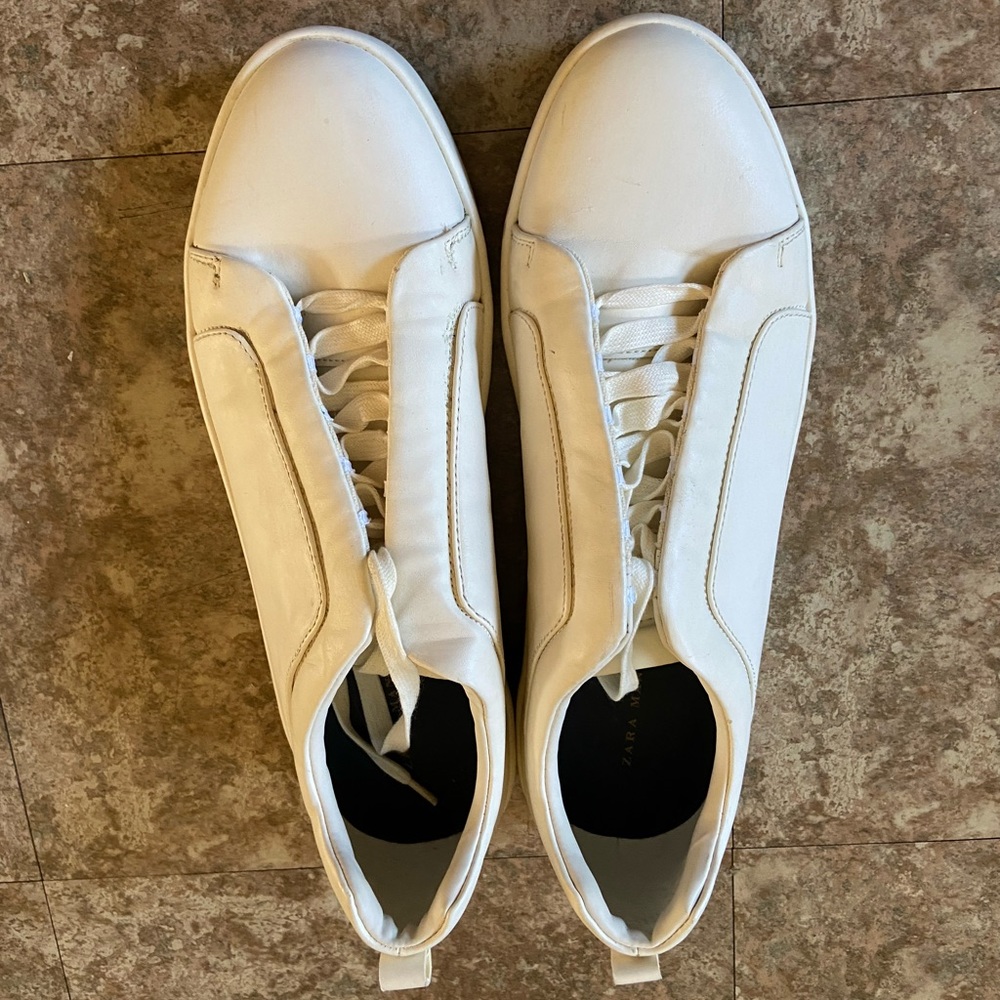 Zara Men’s solid white sneakers